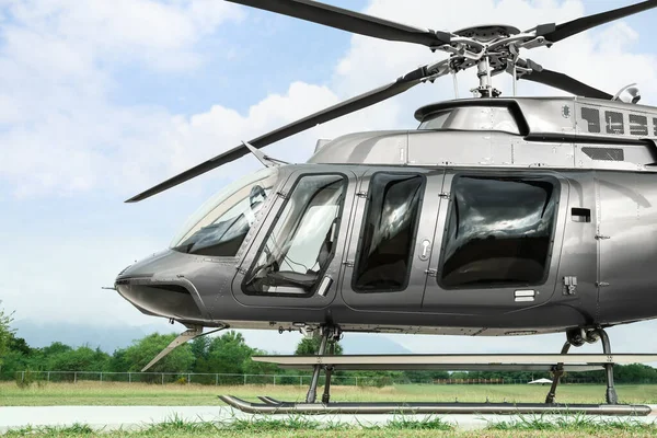 Прекрасний Сучасний Вертоліт Вертольоті Полі — стокове фото