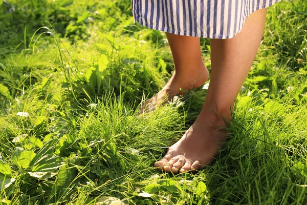 Woman Walking Barefoot Green Grass Closeup Space Text — Stock fotografie