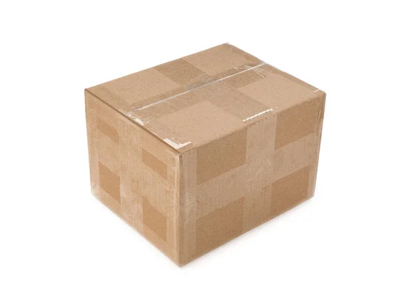 Beyaz Arka Plan Üzerinde Bir Kapalı Karton Kutu — Stok fotoğraf