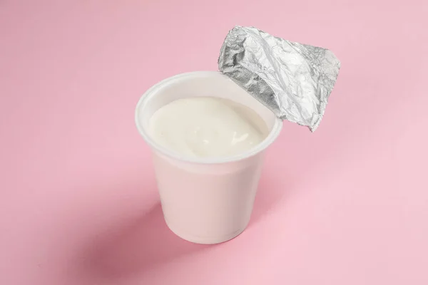 Plastic Cup Tasty Yogurt Pink Background — Stock Photo, Image