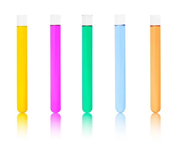 白色の背景にカラフルな液体を持つ試験管のセット — ストック写真