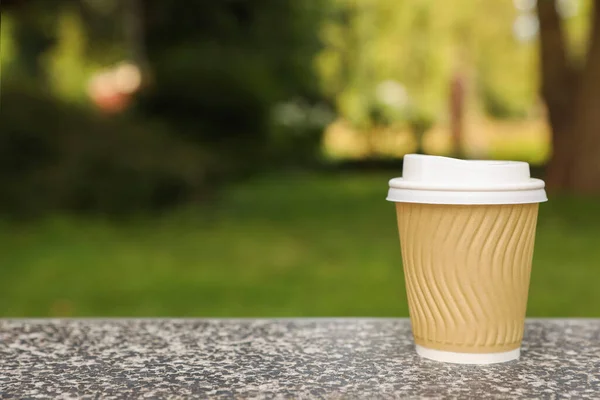Papírpoharat Mellvédre Parkban Helyet Szövegnek Kávét Elvitelre — Stock Fotó