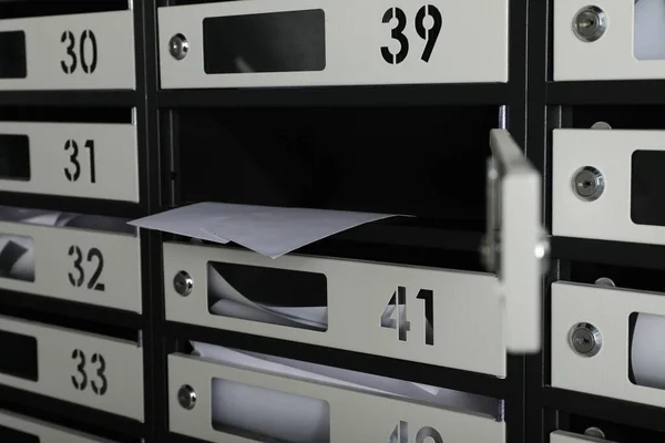 Posta Kutusunu Anahtar Deliği Numarası Makbuzlarıyla Kapat — Stok fotoğraf