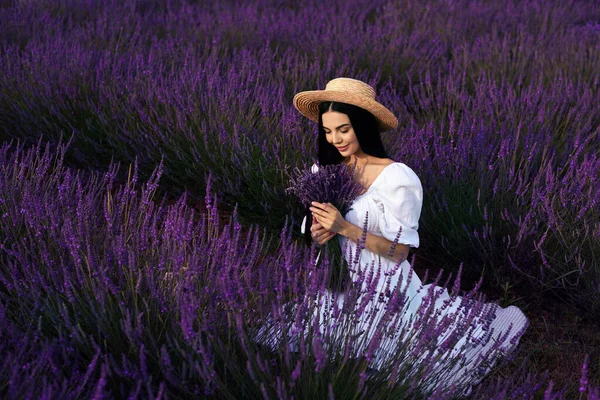 Beautiful Young Woman Sitting Lavender Field — Fotografia de Stock