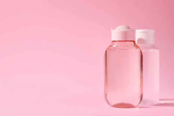 Flessen Micellair Water Roze Achtergrond Ruimte Voor Tekst — Stockfoto