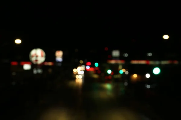 Vista Borrosa Carretera Con Coches Por Noche Efecto Bokeh — Foto de Stock