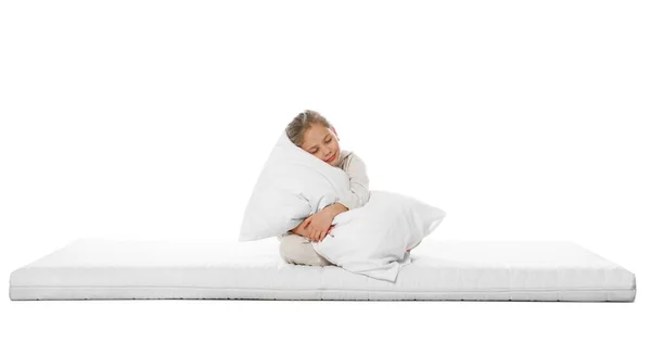 Schläfriges Mädchen Umarmt Kissen Auf Matratze Vor Weißem Hintergrund — Stockfoto