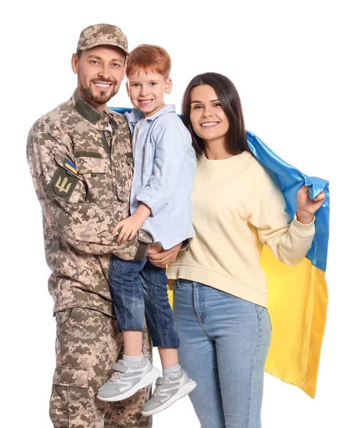 Defensor Ucraniano Uniforme Militar Sua Família Com Bandeira Fundo Branco — Fotografia de Stock