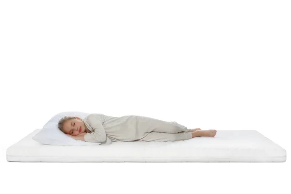 Klein Meisje Slapen Comfortabele Matras Tegen Witte Achtergrond — Stockfoto