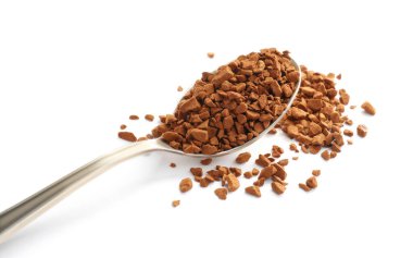 Beyaz üzerine izole edilmiş aromatik hazır kahve kaşığı.