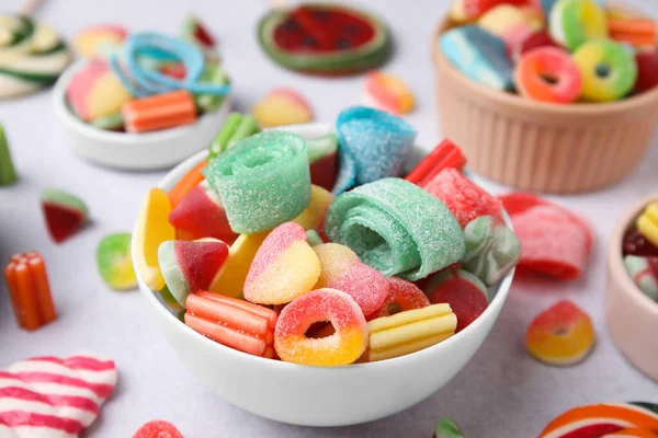 Bol Bonbons Savoureux Gelée Colorée Sur Table Blanche Gros Plan — Photo