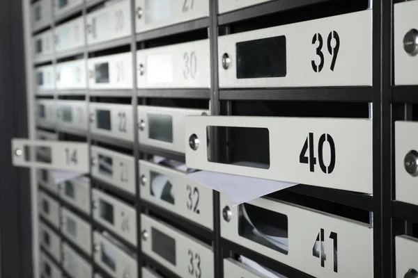 Posta Kutularını Anahtar Delikleri Numaralar Makbuzlarla — Stok fotoğraf