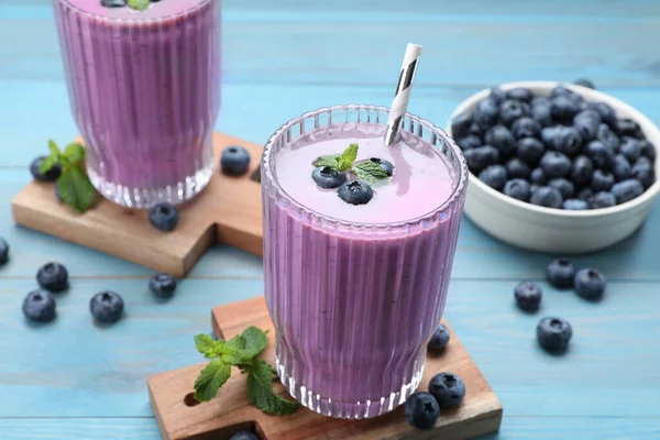 Tasty Blueberry Smoothie Mint Fresh Berries Light Blue Wooden Table — Stock Photo, Image
