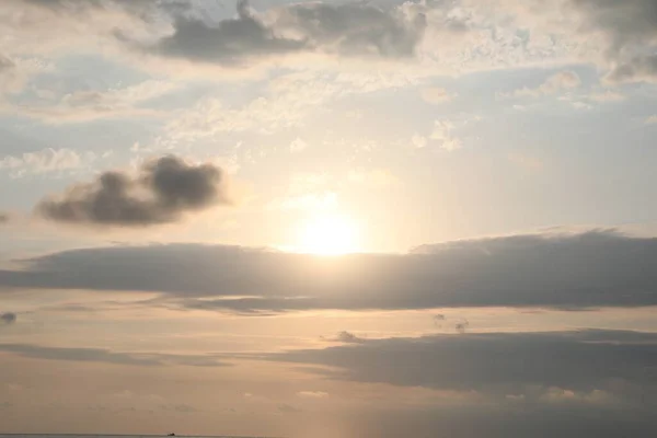 Malerischer Blick Auf Den Sonnenuntergang Mit Schönen Wolken — Stockfoto