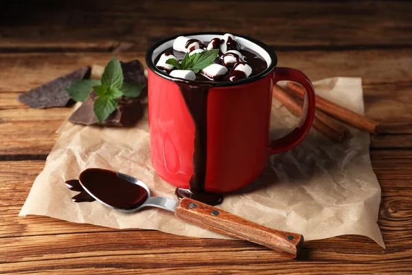 Mug Delicious Hot Chocolate Marshmallows Fresh Mint Served Wooden Table — Stockfoto