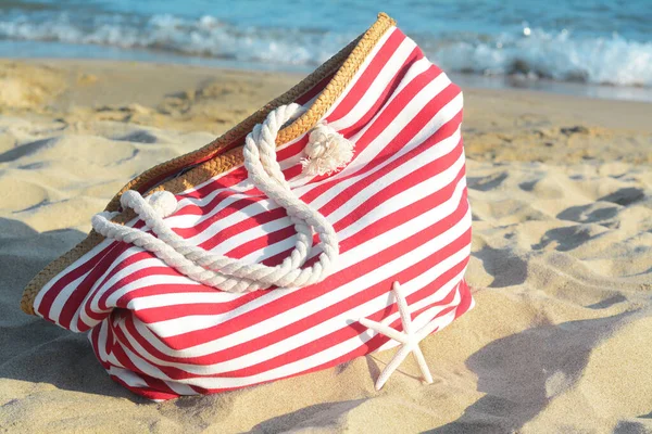 Stylish Striped Bag Dry Starfish Sandy Beach Sea — Stock Photo, Image