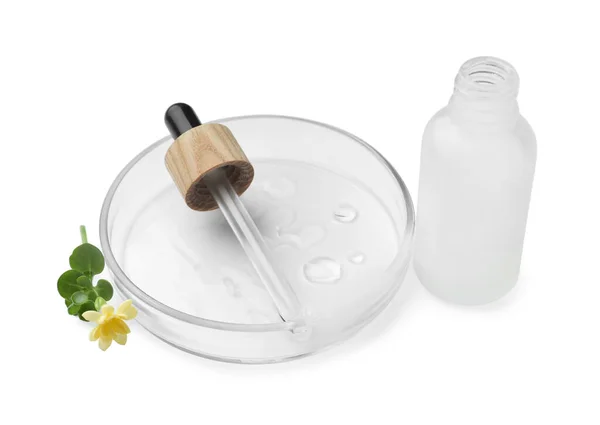 Petrischale Mit Kosmetikprodukt Und Blume Auf Weißem Hintergrund — Stockfoto