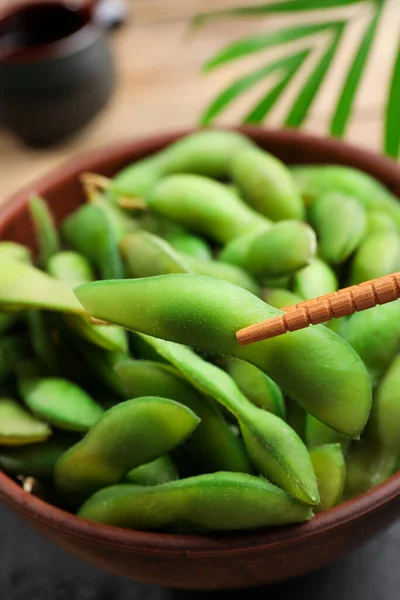Taking Edamame Beans Pod Bowl Chopsticks Closeup — Stock Photo, Image