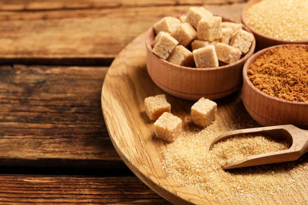 Teller Mit Verschiedenen Zuckerarten Auf Holztisch Platz Für Text — Stockfoto