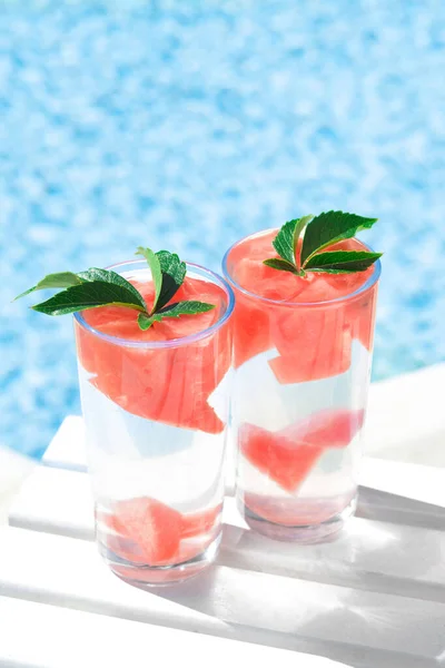 Refreshing Watermelon Drink Glasses Swimming Pool Outdoors — Stock Fotó