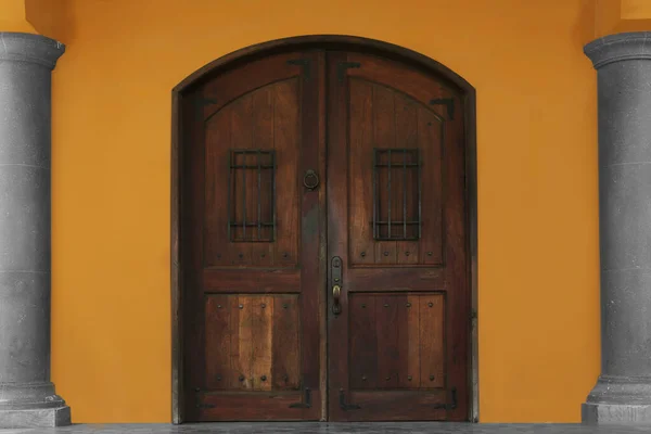 Entrada Casa Com Bela Porta Madeira Velha — Fotografia de Stock