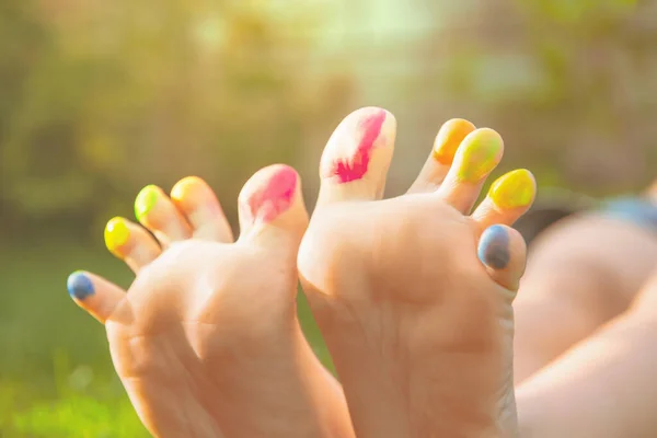 Teenage Girl Painted Toes Outdoors Closeup — Stock Photo, Image