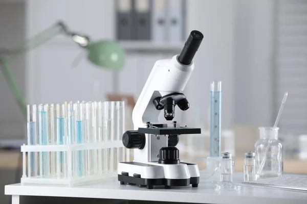 Modern Medical Microscope White Table Laboratory — Φωτογραφία Αρχείου