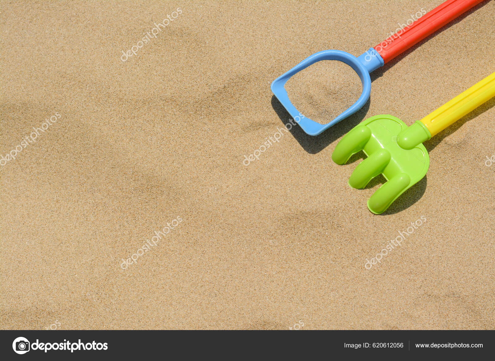 Plastic Shovel Rake Sand Space Text Beach Toys — Stock Photo