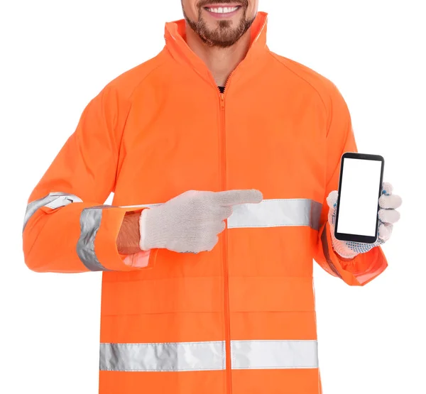 Man Reflekterande Uniform Med Telefon Vit Bakgrund Närbild — Stockfoto
