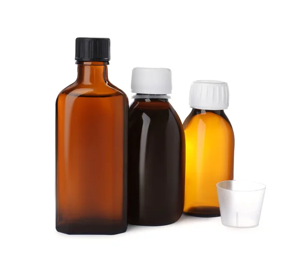 Botol Sirup Dengan Cangkir Ukur Pada Latar Belakang Putih Obat — Stok Foto