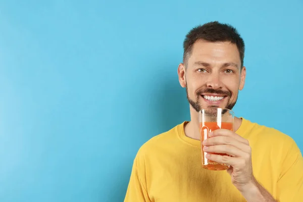 Man Drinking Delicious Juice Light Blue Background Space Text — Stock Photo, Image