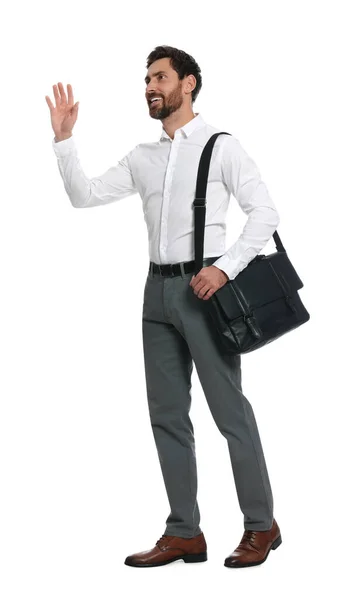 Siyah Çantalı Yakışıklı Adam Beyaz Arka Planda Yürürken Selam Vermek — Stok fotoğraf