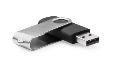 Modern usb flash diski beyaza izole edildi