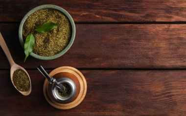 Mate tea ve bombilla ile Calabash, düz yatıyordu. Metin için boşluk