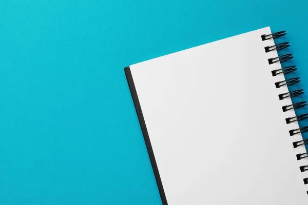 Quaderno Bianco Sfondo Azzurro Vista Dall Alto Spazio Testo — Foto Stock