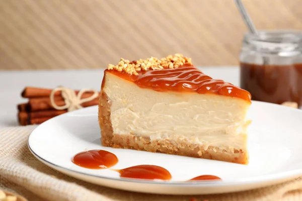 Tasty Cheesecake Caramel Nuts Served Table Closeup — Foto de Stock