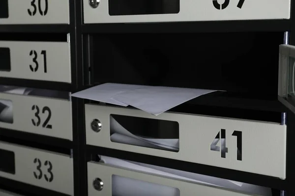 Posta Kutusunu Anahtar Deliği Numarası Makbuzlarıyla Kapat — Stok fotoğraf