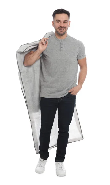 Mann Der Kleidungsstücke Mit Kleidung Auf Weißem Hintergrund Bedeckt Hält — Stockfoto