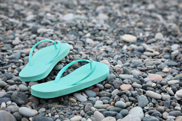 Stylish Turquoise Flip Flops Pebble Seashore Space Text — Stock Photo, Image