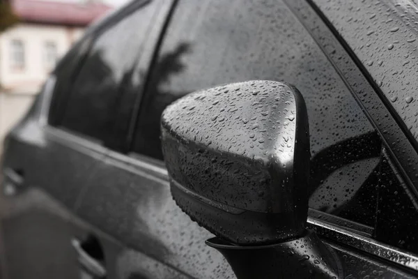 Car Side View Mirror Drops Water Outdoors Closeup — Stock Photo, Image
