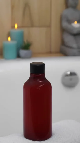 Red Bottle Bubble Bath Tub Indoors — Stock Photo, Image