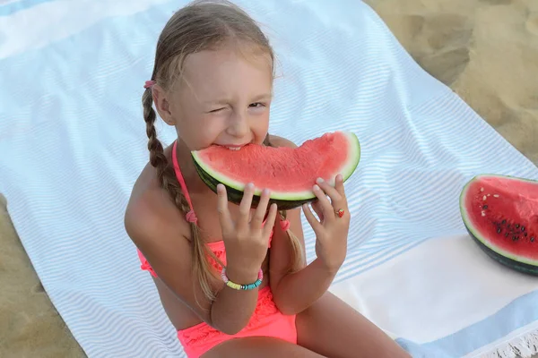 Cute Little Girl Eating Juicy Watermelon Beach — Stock Photo, Image