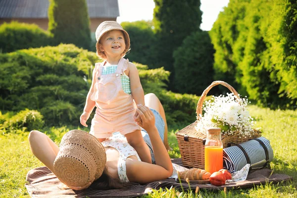Mother Her Baby Daughter Resting While Having Picnic Garden Sunny — Stock Photo, Image