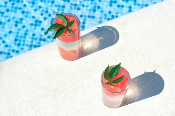 Refreshing Watermelon Drink Glasses Swimming Pool Outdoors Space Text — Photo
