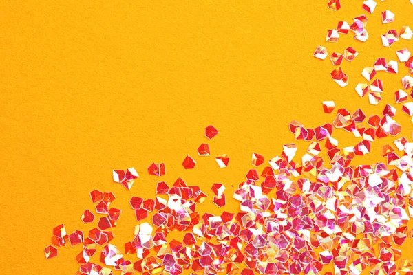 Haufen Glänzendes Glitzern Auf Orangefarbenem Hintergrund Flache Lage Raum Für — Stockfoto