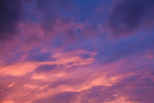 Pittoresk Utsikt Över Vacker Himmel Med Moln Vid Solnedgången — Stockfoto
