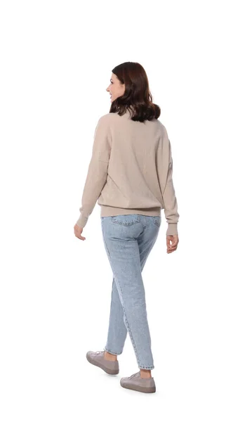 Schöne Junge Frau Lässigem Outfit Fuß Auf Weißem Hintergrund — Stockfoto