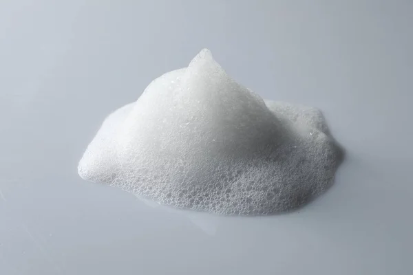 Drop Fluffy Soap Foam Light Grey Background — Stock Photo, Image