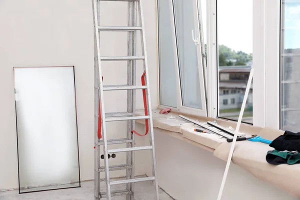 Escada Dobrável Ferramentas Vidros Duplos Dentro Casa Instalação Janela — Fotografia de Stock