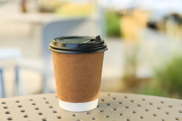 Copo Papel Com Café Quente Mesa Livre Close Bebida Takeaway — Fotografia de Stock
